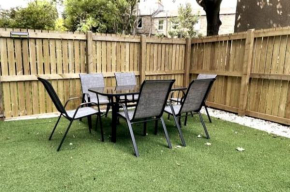 LOVELY 3 BEDROOM APARTMENT WITH PRIVATE GARDEN IN EDINBURGH CITY CENTRE
